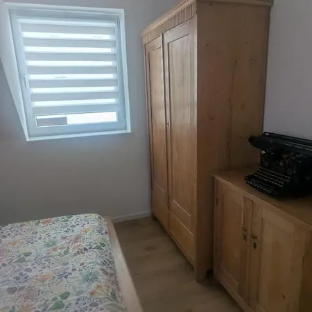Δωμάτια σε οικογενειακή κατοικία Gaestezimmer In Einfamilienhaus Mit Grossem Garten