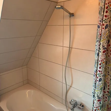 Gaestezimmer In Einfamilienhaus Mit Grossem Garten Homestay Burgdorf (Hannover)